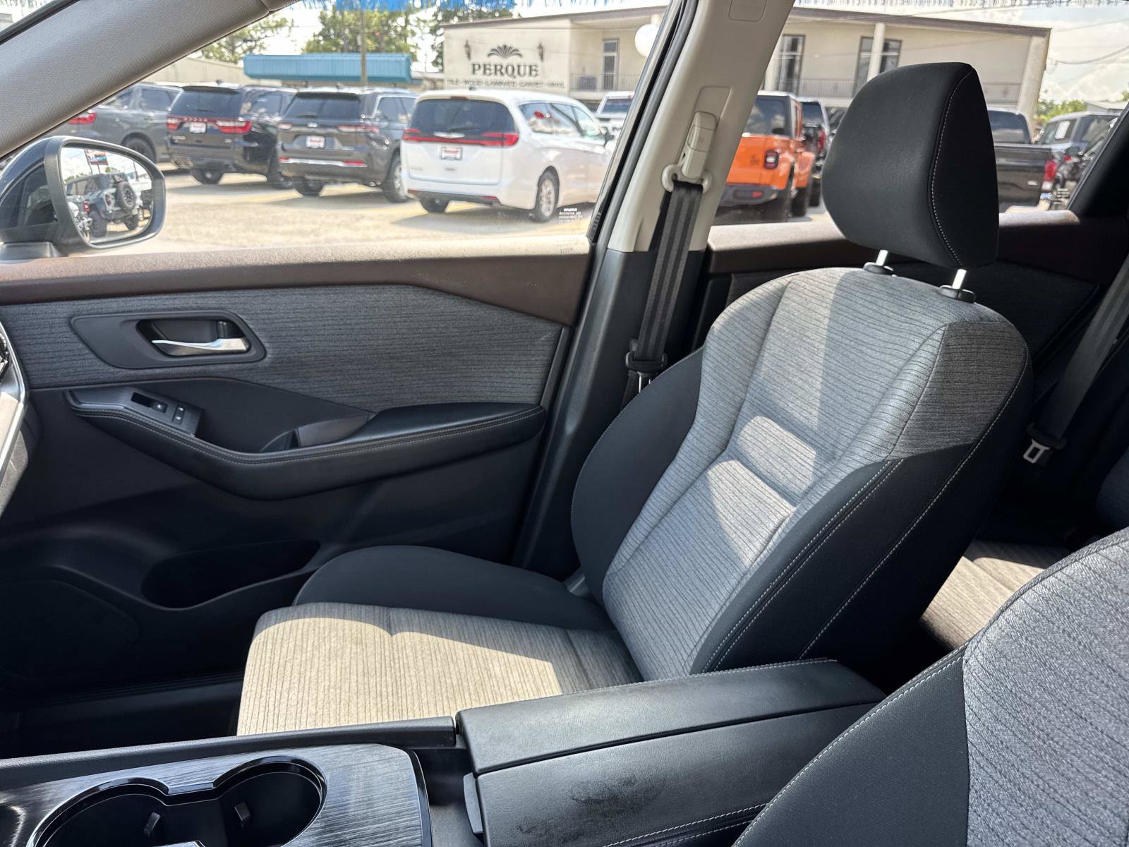Used 2021 Nissan Rogue SV FWD image 15