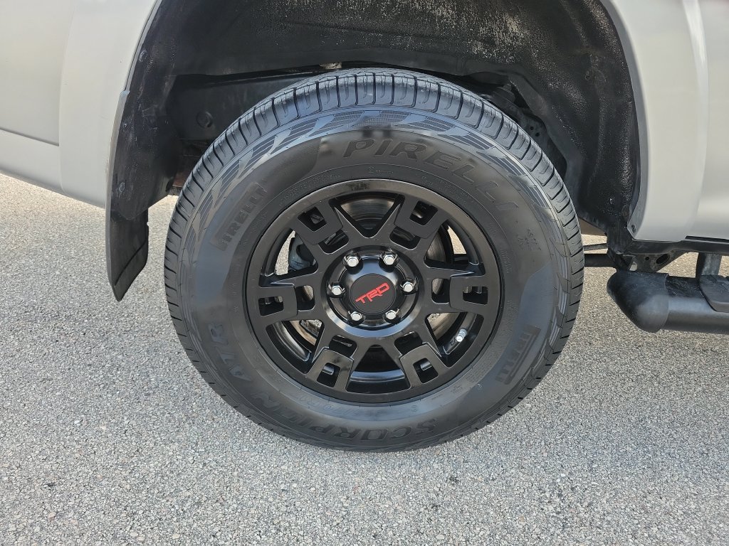 Used 2017 Toyota 4Runner TRD Off-Road Premium AWD/4WD image 30