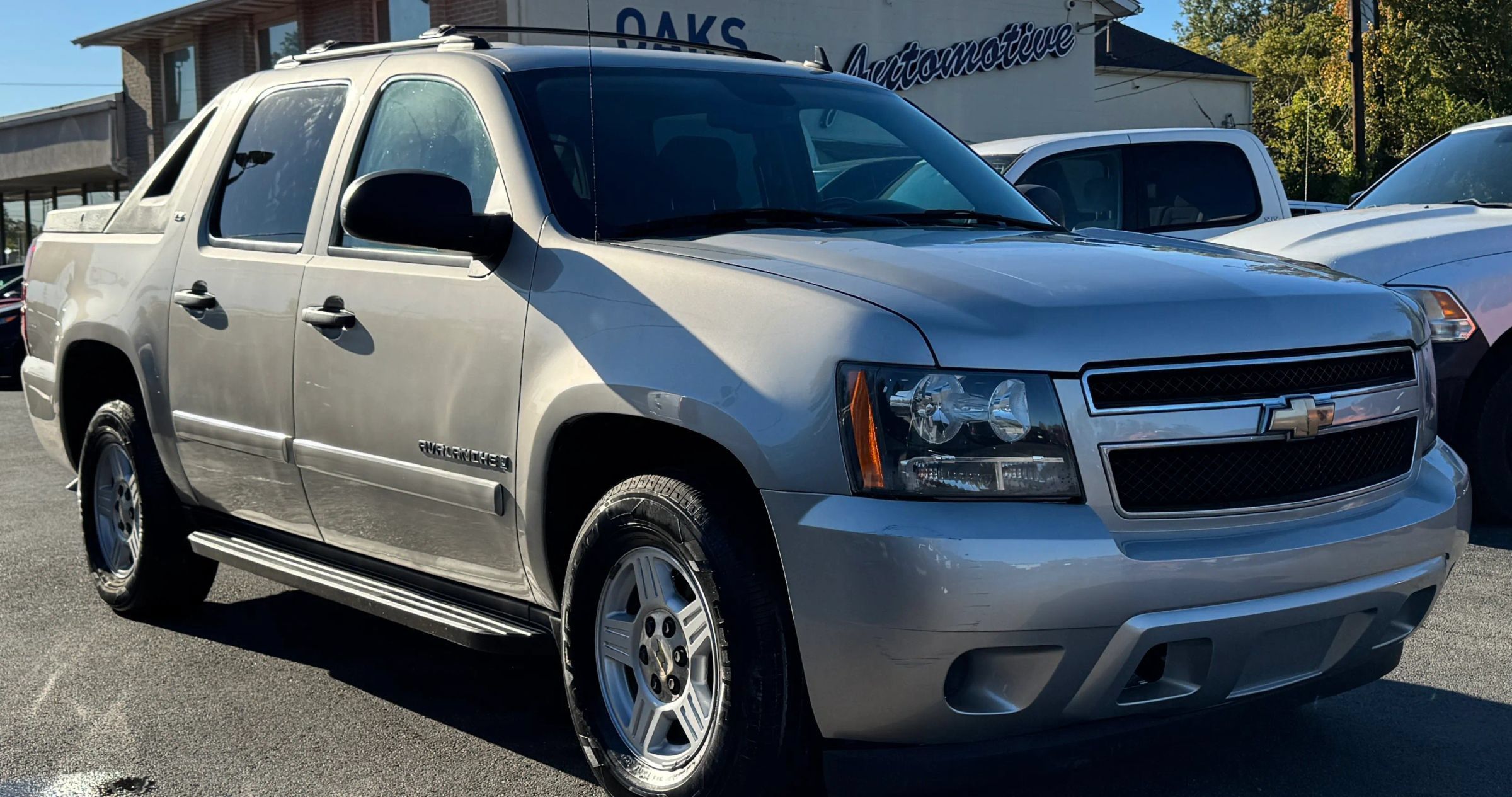 Used 2008 Chevrolet Avalanche LS AWD/4WD image 2