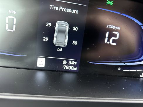 Certified 2025 Hyundai Elantra Sport image 20