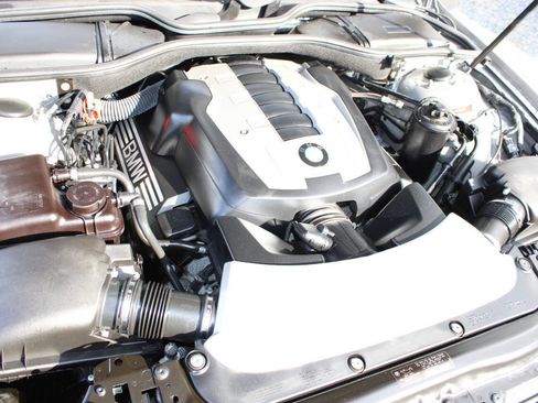 Used 2008 BMW 750i w/ Sport Pkg image 26