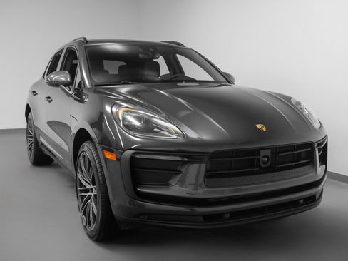 Used 2025 Porsche Macan Turbo image 10