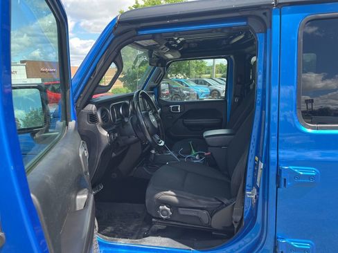 Used 2021 Jeep Gladiator Sport AWD/4WD image 6