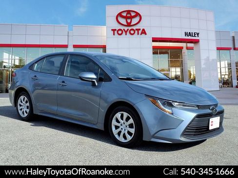 Certified 2025 Toyota Corolla LE image 1