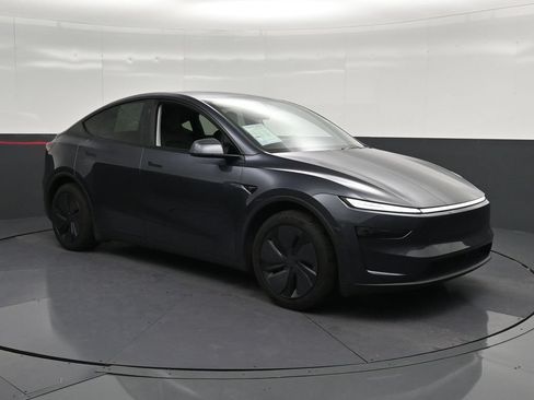 Used 2026 Tesla Model Y 2WD image 5