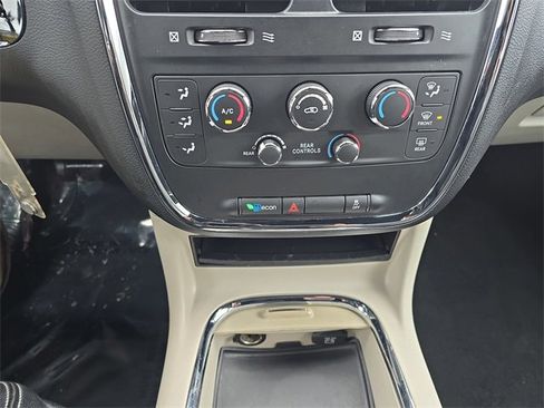 Used 2019 Dodge Grand Caravan SXT image 26