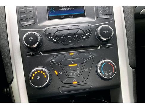 Used 2016 Ford Fusion SE image 19