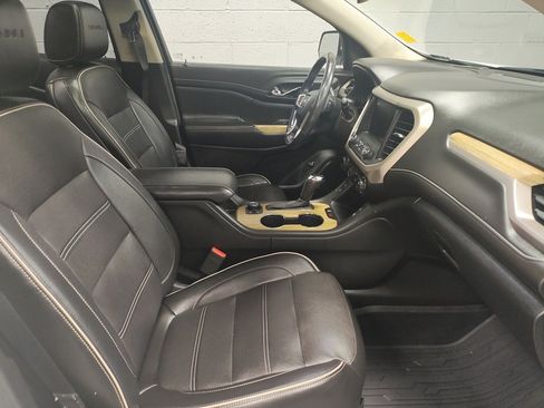 Used 2019 GMC Acadia Denali image 7