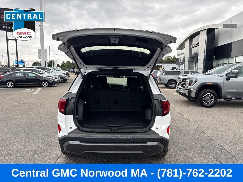 New 2027 GMC Terrain Elevation w/ LPO, Floor Liner Package AWD/4WD image 11