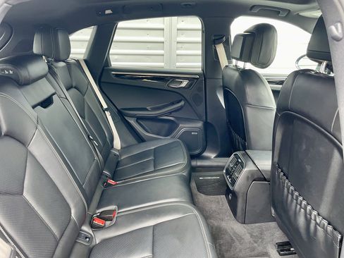 Used 2023 Porsche Macan S w/ Premium Package Plus image 31