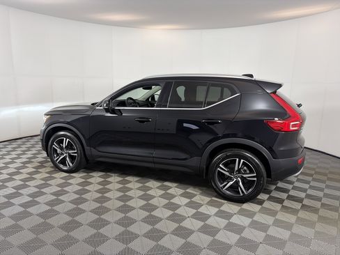 Used 2025 Volvo XC40 B5 Core AWD/4WD image 8