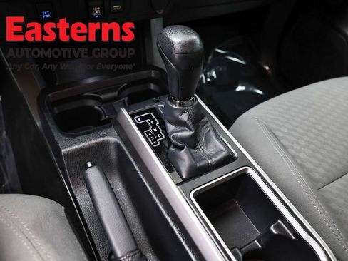 Used 2020 Toyota Tacoma SR5 AWD/4WD image 12