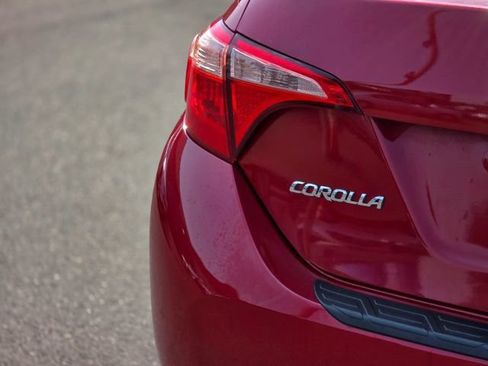 Used 2017 Toyota Corolla LE w/ Carpet Mat Package (TMS) FWD image 11