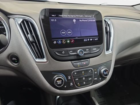 Used 2021 Chevrolet Malibu LT FWD image 19