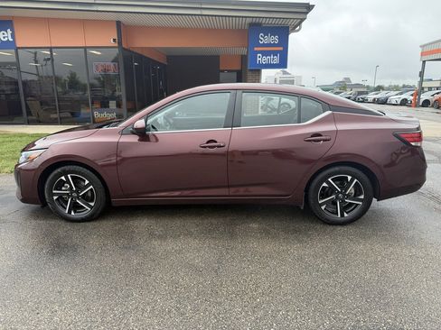 Used 2024 Nissan Sentra SV FWD image 2