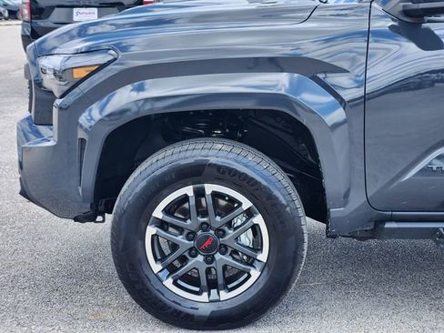 Used 2025 Toyota Tacoma TRD Sport AWD/4WD image 5