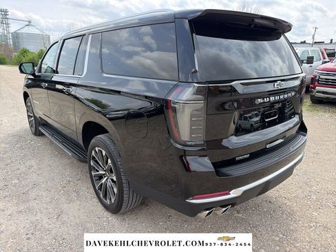 Used 2025 Chevrolet Suburban High Country w/ Sun And Tow Package image 3