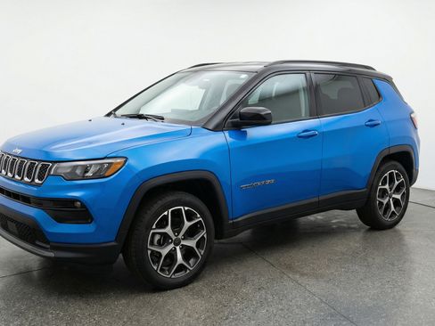 Used 2025 Jeep Compass Limited AWD/4WD image 3