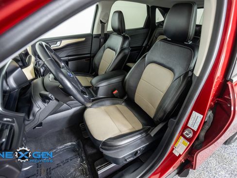 Used 2021 Ford Escape Titanium w/ Titanium Elite Package AWD/4WD image 30