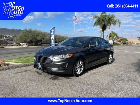 Used 2019 Ford Fusion SE image 1