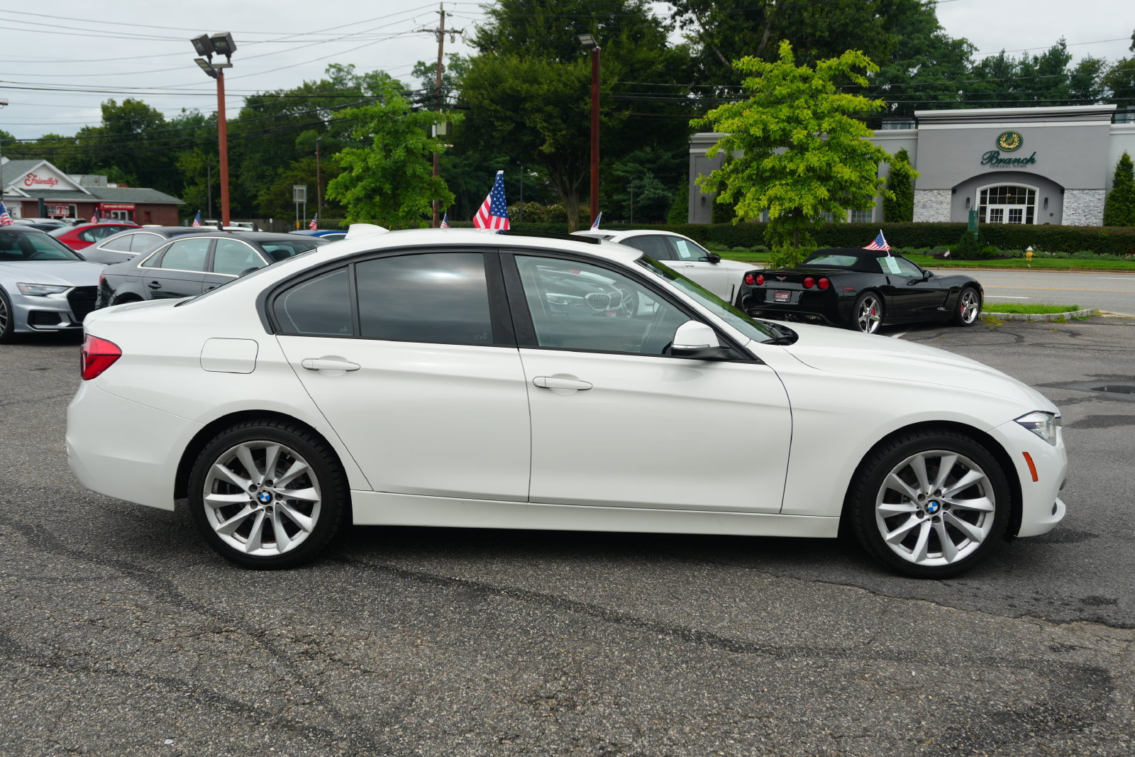 Used 2018 BMW 320i xDrive Sedan w/ Convenience Package AWD/4WD image 4