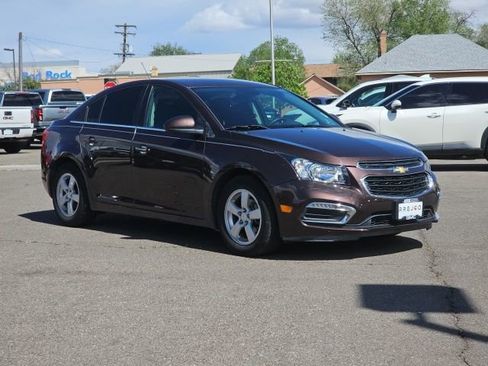 Used 2015 Chevrolet Cruze LT w/ Technology Package image 2