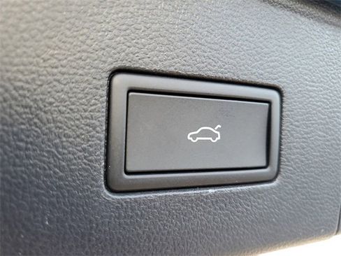 New 2025 Volkswagen Atlas SE image 10