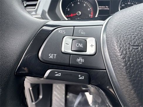 Used 2020 Volkswagen Tiguan SE w/ Panoramic Sunroof Package image 31