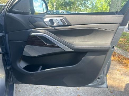 Used 2025 BMW X6 xDrive40i w/ Climate Comfort Package image 21