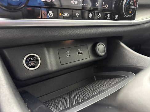 Used 2022 Nissan Rogue SV w/ SV Premium Package FWD image 21