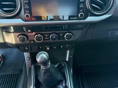 Used 2021 Toyota Tacoma TRD Off-Road w/ Technology Package AWD/4WD image 12