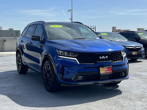 Certified 2023 Kia Sorento SX image 10