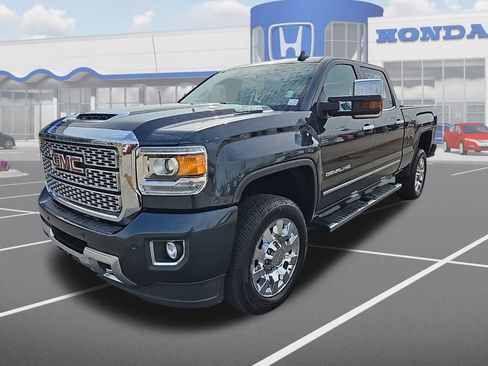 Used 2018 GMC Sierra 2500 Denali w/ Duramax Plus Package image 3