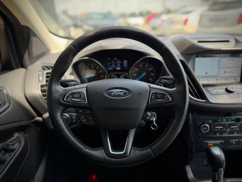 Used 2018 Ford Escape SE w/ SE Sport Appearance Package AWD/4WD image 9