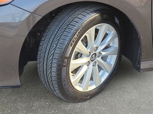 Used 2019 Toyota Camry LE image 30