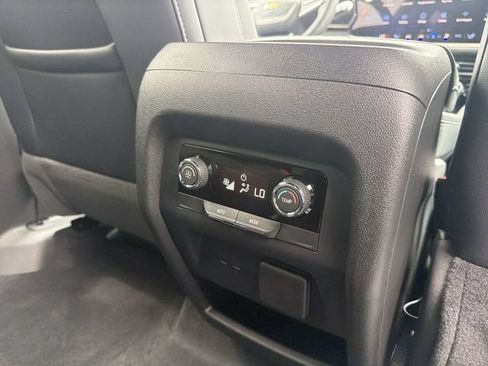 New 2026 Chevrolet Traverse LT w/ Sun and Wheel Package AWD/4WD image 18
