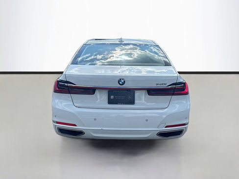 Used 2022 BMW 740i w/ Premium Package RWD image 4