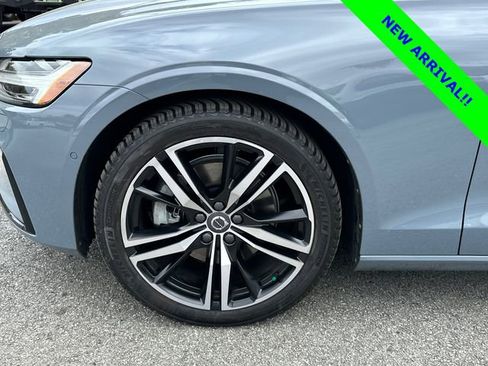 Used 2022 Volvo S60 B5 R-Design image 11