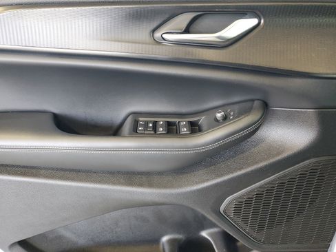 Used 2024 Jeep Grand Cherokee Laredo image 14