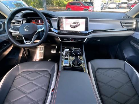 New 2026 Volkswagen Atlas Peak Edition image 5