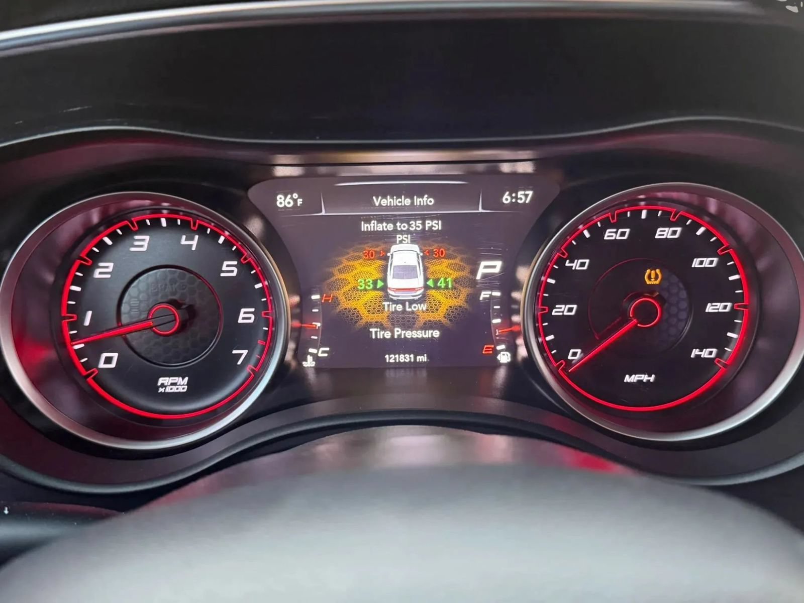 Used 2018 Dodge Charger SXT RWD image 26