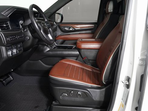 Used 2023 GMC Yukon Denali Ultimate image 17