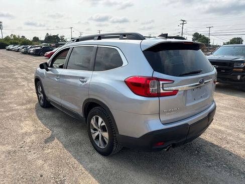 Used 2023 Subaru Ascent Premium w/ Convenience Package AWD/4WD image 2