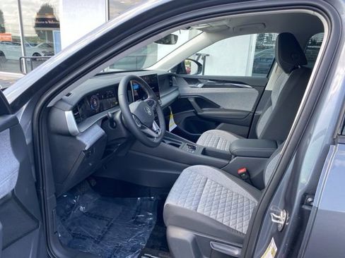 Used 2025 Volkswagen Tiguan S AWD/4WD image 13