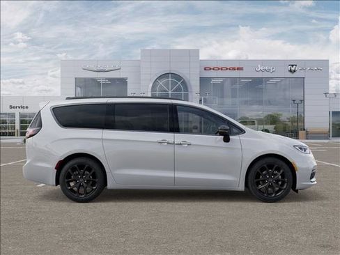 New 2026 Chrysler Pacifica Select w/ S Appearance Package FWD image 21