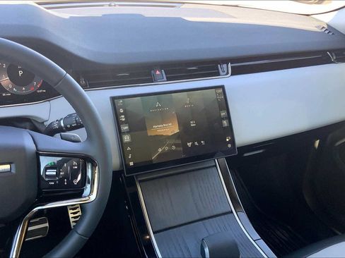 Used 2025 Land Rover Range Rover Evoque Dynamic SE image 6