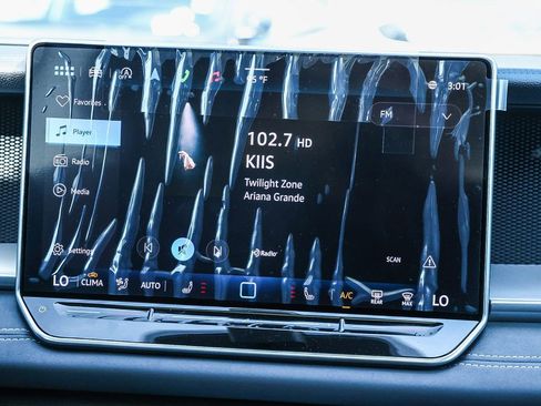 New 2025 Volkswagen Tiguan SE image 31