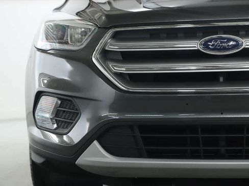 Used 2017 Ford Escape SE w/ Equipment Group 201A FWD image 6