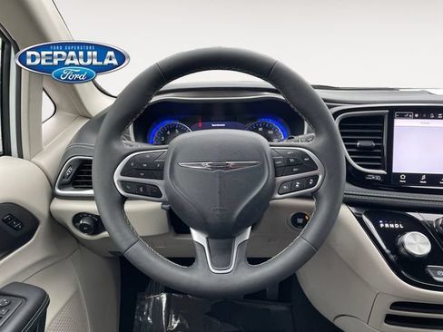 Used 2024 Chrysler Pacifica Touring-L w/ Road Tripper Package AWD/4WD image 15