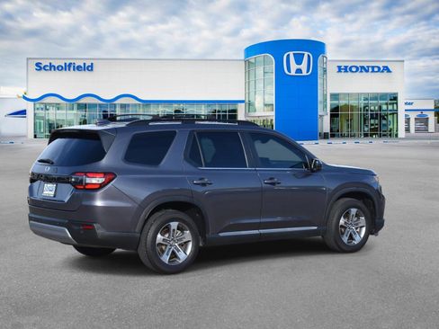 Used 2025 Honda Pilot EX-L image 3
